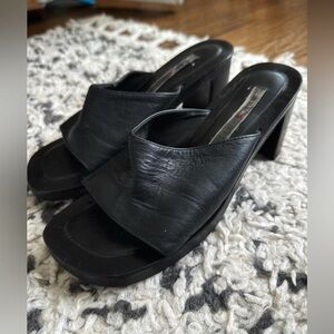 Vintage 90s Tommy Hilfiger black heels/mules